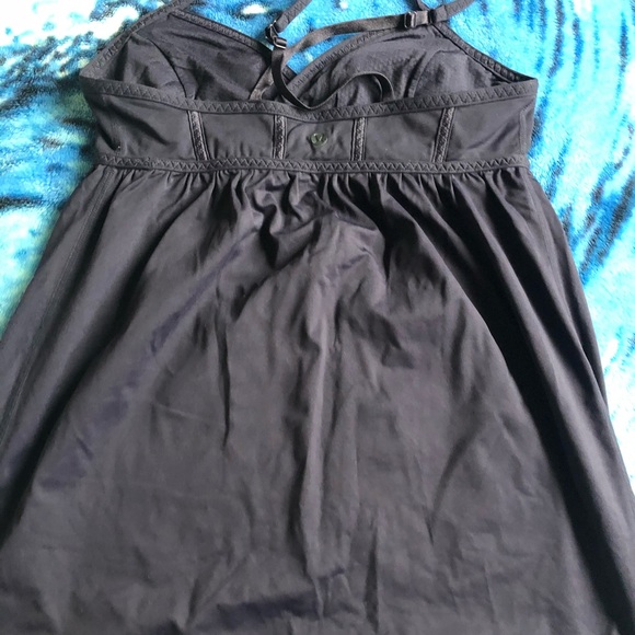 Lululemon dark purple size 4 top - Picture 2 of 3